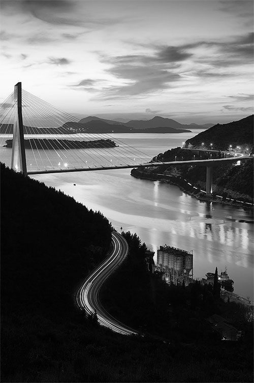 black and white Dubrovnik bridge