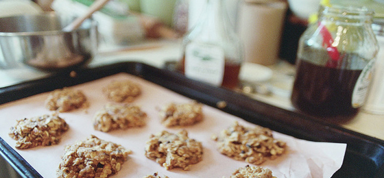 Baking sugar oat nut cookies