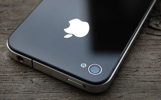 Shiny Apple iPhone 4S device